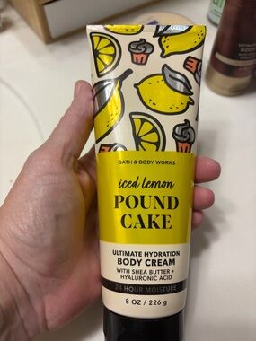 Bath & Body Works Iced Lemon Pound Cake Body Cream - Yellow
